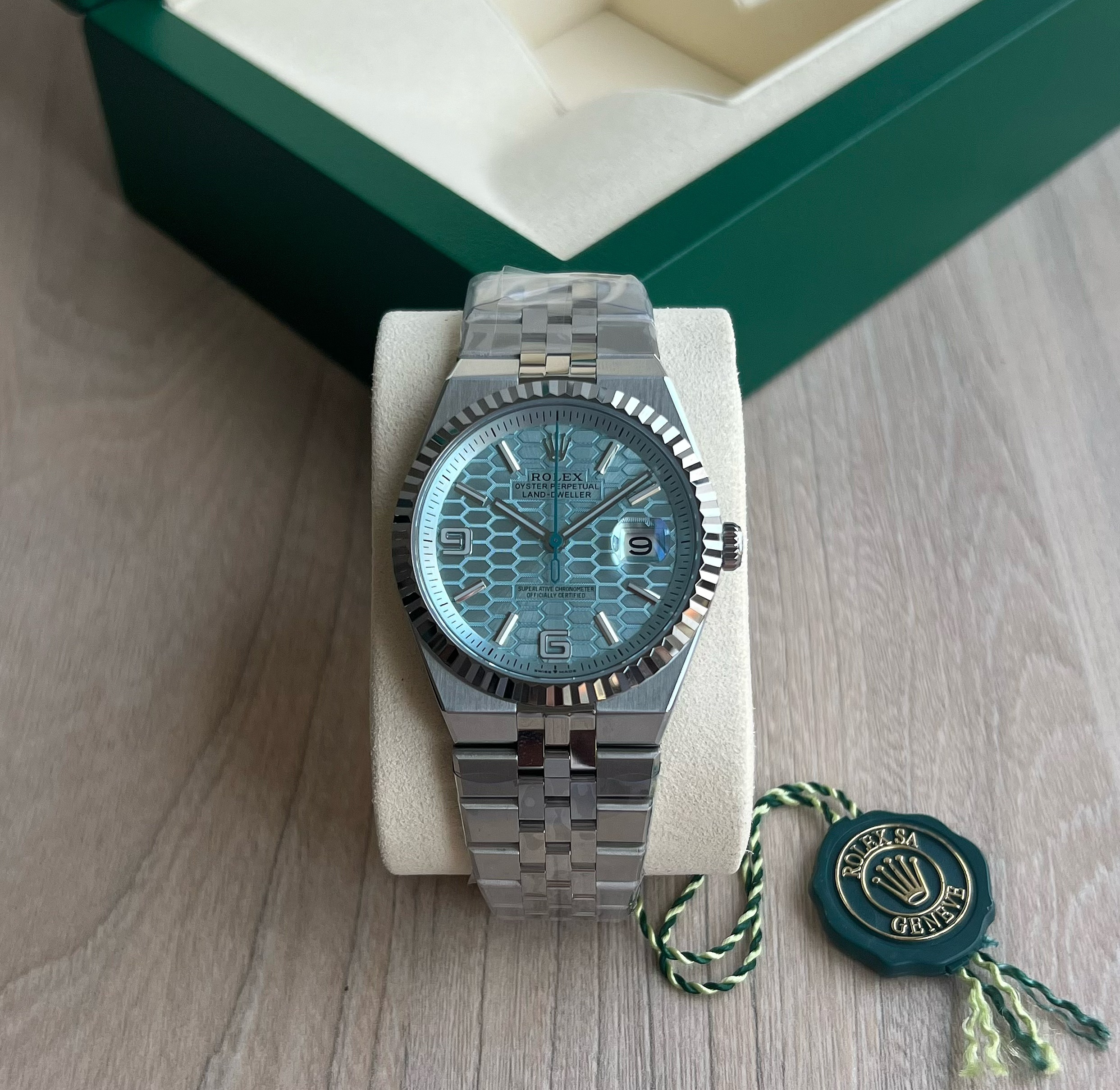 Oyster Perpetual Land-Dweller